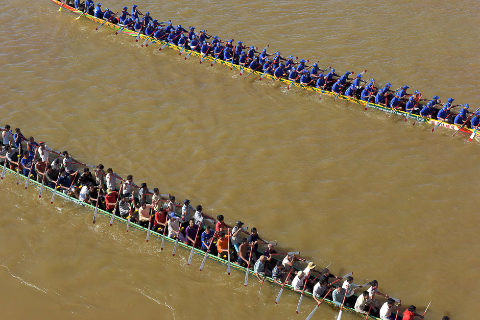 Cambodian dragon boat rowers rehearse on the eve of the Water Festival in Phnom Penh. PHOTO: AFP