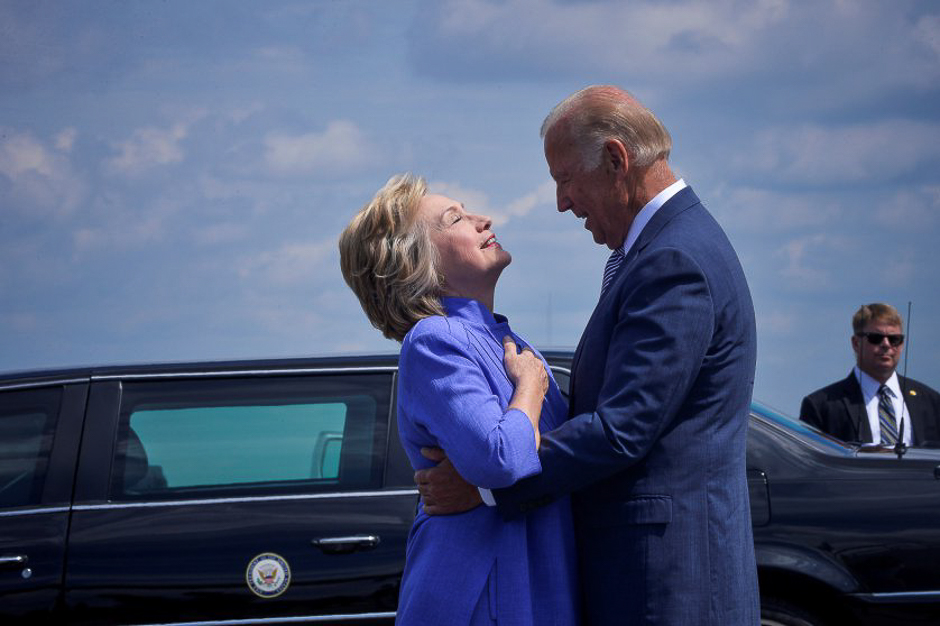 Democratic presidential nominee Hillary Clinton welcomes Vice President Joe Biden as he disembarks from Air Force Two for a joint campaign event in Scranton, Pennsylvania, August 15, 2016. REUTERS/Charles Mostoller TPX IMAGES OF THE DAY - RTX2L47O