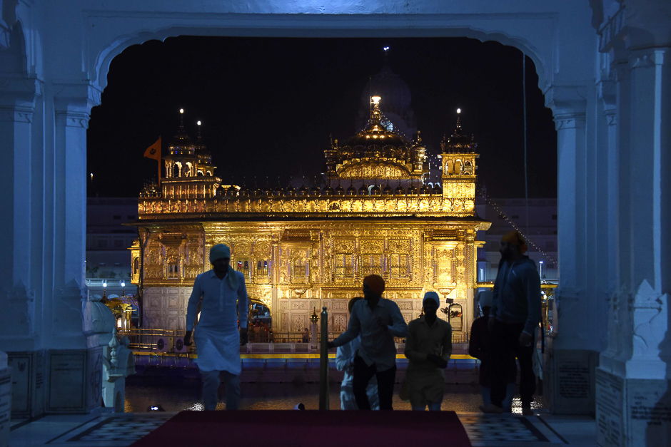 Indian Sikhs devotees arrive in the early morning at the Golden Temple in Amritsar. PHOTO: AFP