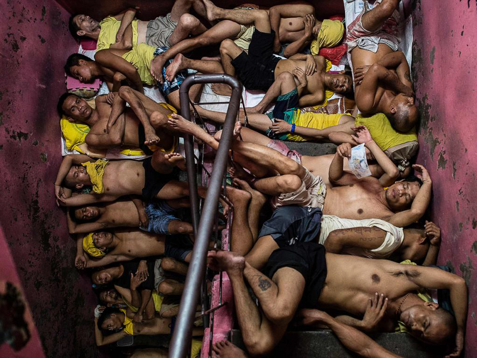 In this photo taken on July 21, 2016 inmates sleep on the steps of a ladder inside the Quezon City jail at night in Manil. There are 3,800 inmates at the jail, which was built six decades ago to house 800, and they engage in a relentless contest for space. PHOTO: AFP 