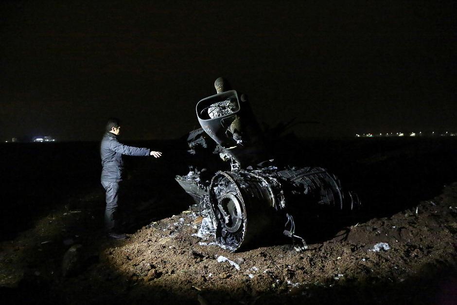 A television reporter points at the wreckage of a Turkish Air Force F-16 fighter jet after it crashed in an empty field in the southeastern city of Diyarbakir, Turkey. PHOTO: REUTERS