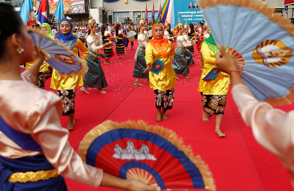 Cambodia's dancers perform during a ceremony at the headquarters of the Cambodian People's Party (CPP) to mark the 38th anniversary of the toppling of Pol Pot's Khmer Rouge regime in Phnom Penh. PHOTO: AFP