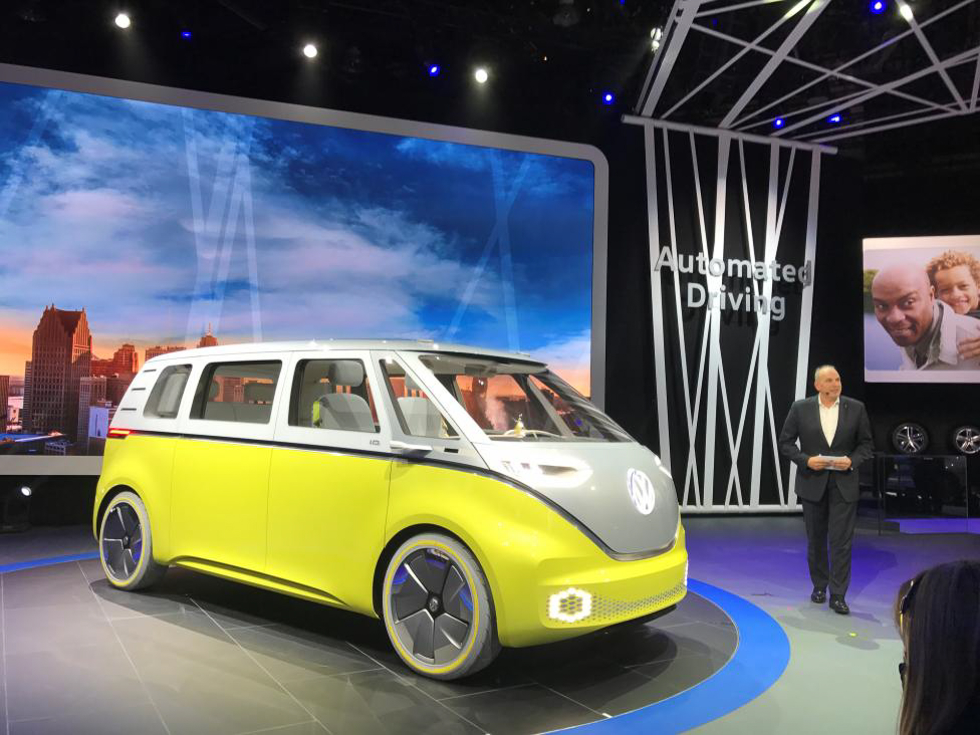 Volkswagen presents a new concept for an electric minibus 