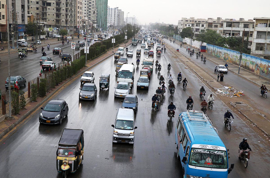 Motorists move on Shahrah-e-Pakistan during rain in the port city. PHOTO: ONLINE/SABIR MAZHAR