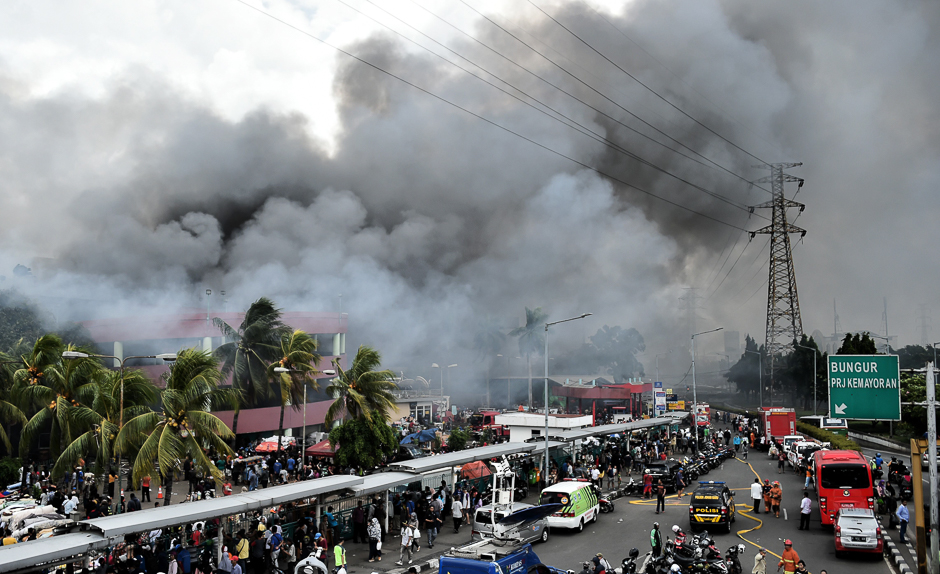 Thick black smoke rises up from thousands of kiosks on fire at one of the biggest shopping centre in Jakarta. PHOTO: AFP