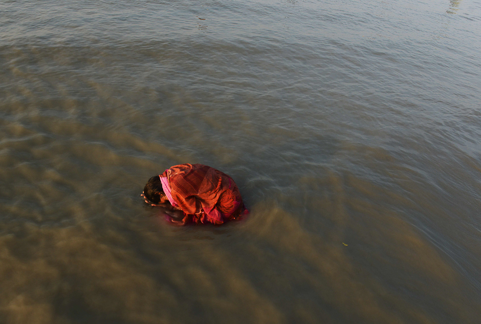 Hindu devotees take a holy bath and perform rituals at the Gangasagar Island, around 150 kms south of Kolkata. PHOTO: AFP