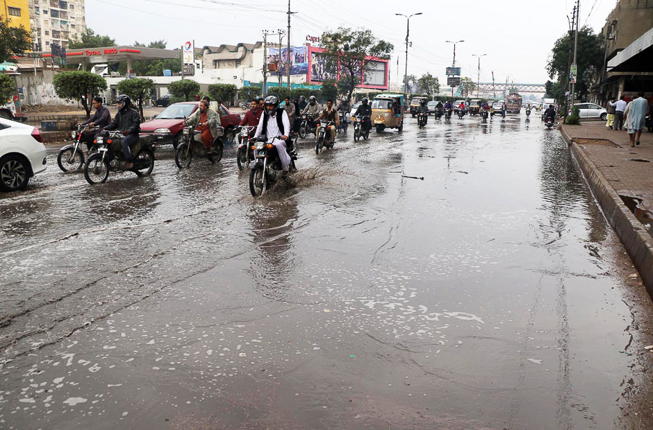 Rain water is seen accumulated on MA Jinnah. PHOTO: ONLINE/SABIR MAZHAR