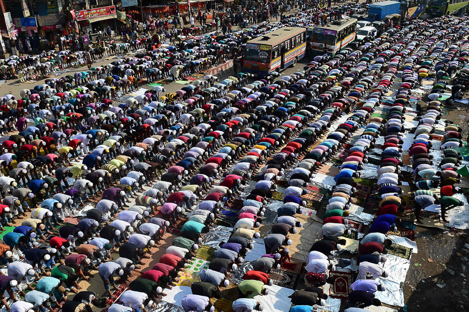 Muslim devotees pray during the Friday noon prayers during the World Muslim Congregation, also known as Biswa Ijtema, at Tongi, some 30 kms north of Dhaka. PHOTO: AFP