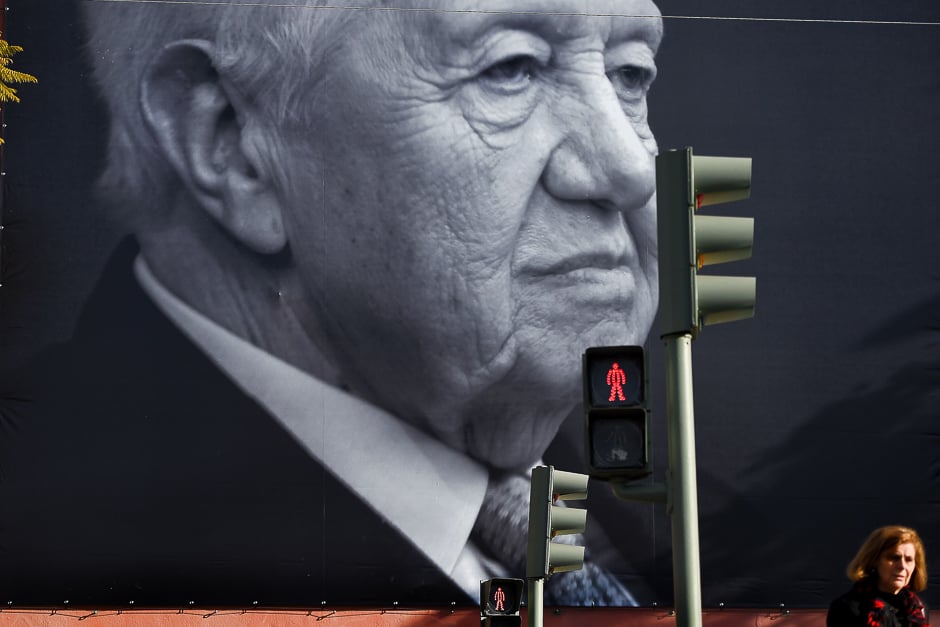 A big portrait of the historic socialist leader and former Portuguese President Mario Soares is displayed on a facade of the Portuguese Socialist party headquarters in, one day after his death. PHOTO: AFP