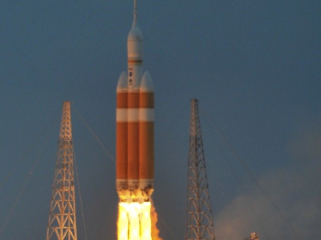 Nasas Orion Capsule Blasts Off On First Step To Mars The Express