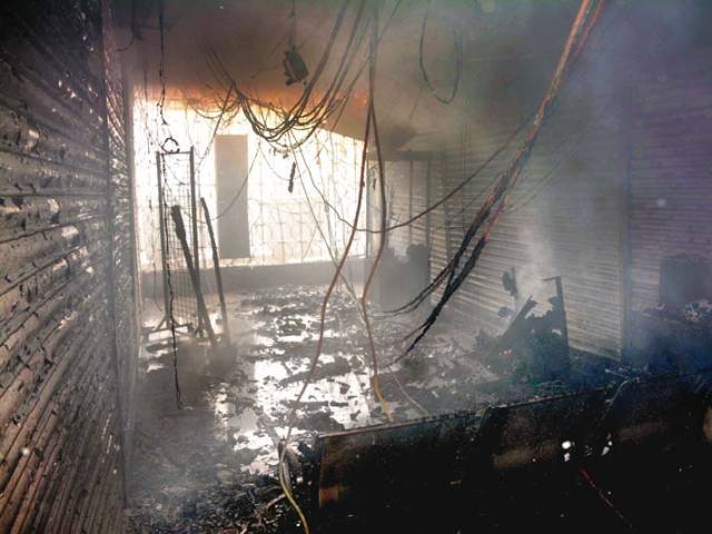 A dozen shops gutted in fire at Gul Plaza shopping centre | The Express ...