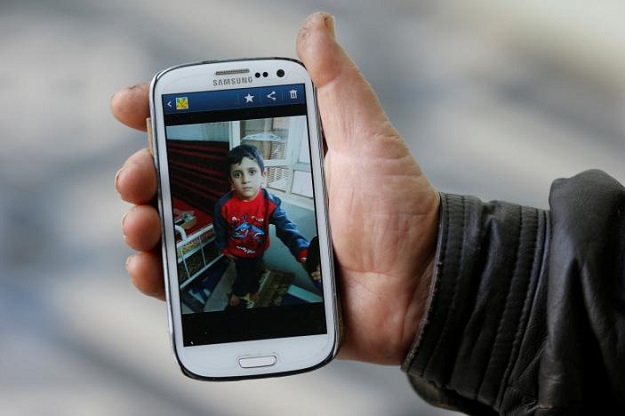 Abu Ahmed shows a picture of Ayman on his phone in Rashidiya, north of Mosul, Iraq, January 30, 2017. PHOTO: REUTERS