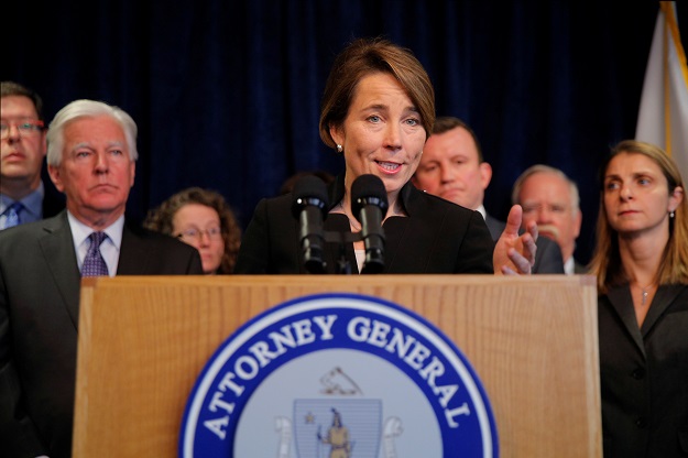  Massachusetts Attorney General Maura Healey announces the state will join a lawsuit challenging U.S. President Donald Trump's executive order travel ban in Boston, Massachusetts, U.S. PHOTO: REUTERS