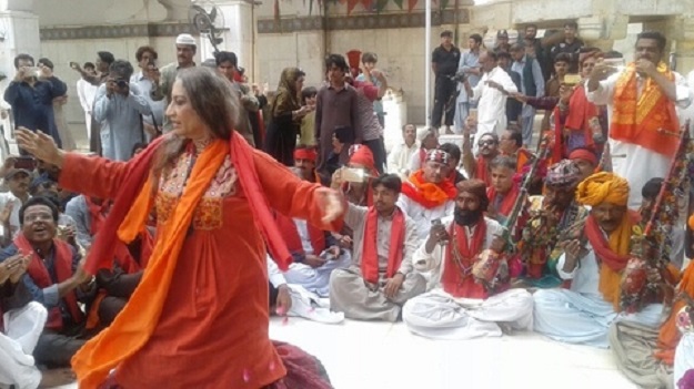 Sheema Kermani performing Dhamaal at Sehwan Sharif. Photos: Rashid Laghari/Sindh Express