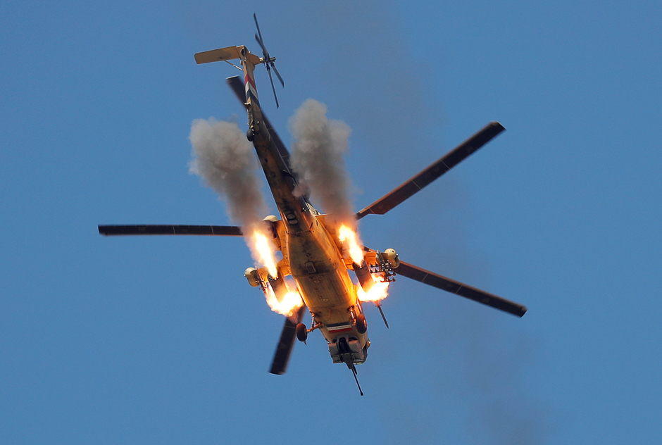 An Iraqi Airforce helicopter fires missiles at Islamic State fighters at the outskirts of Mosul, Iraq. PHOTO: REUTERS