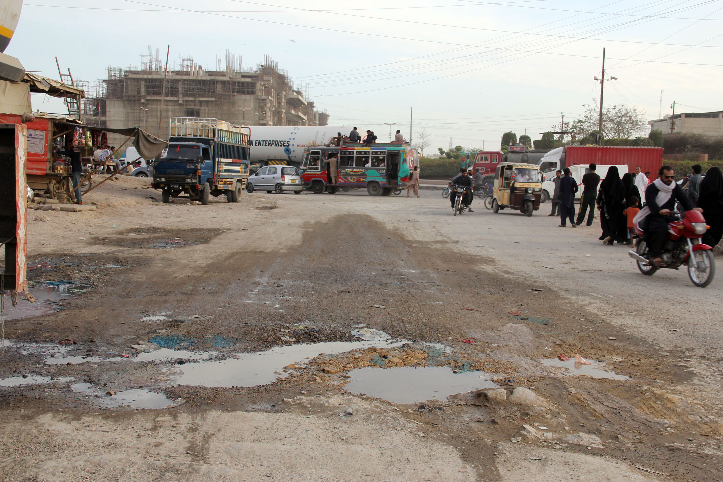 The dilapidated roads slow down the flow of traffic in the area. PHOTO: AYESHA MIR/EXPRESS