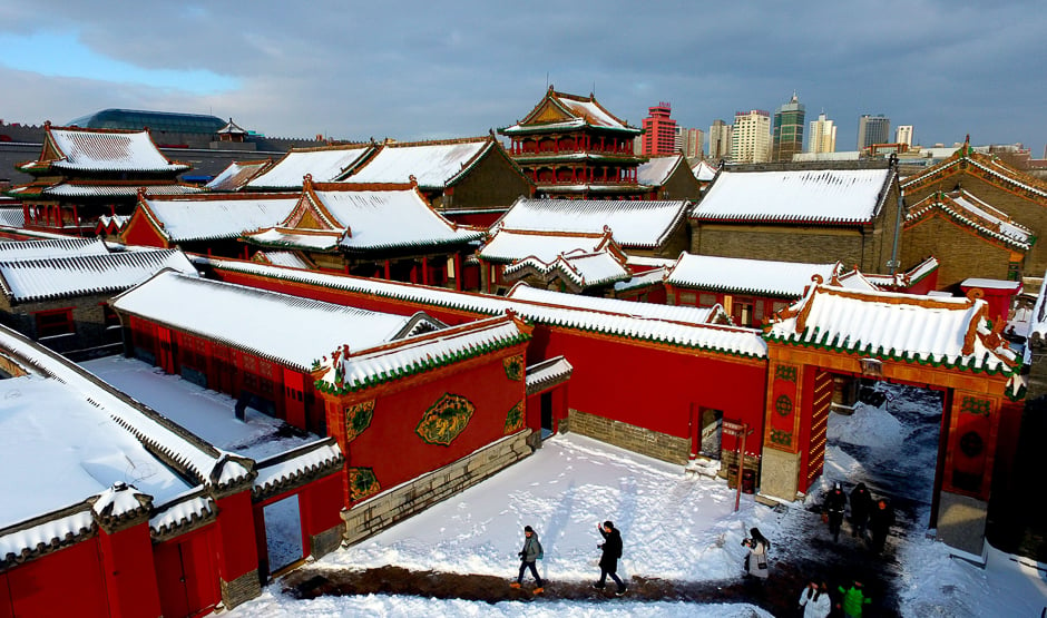  Visitors walking through the Shenyang Imperial Palace, also known as the Mukden Palace, after a snowfall in Shenyang, in China's northeast Liaoning province. PHOTO: AFP