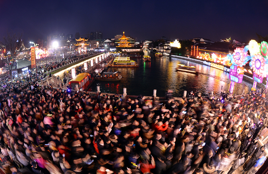 People visit Fuzimiao during a lantern fair on Lantern Festival, in Nanjing, Jiangsu province, China. PHOTO: REUTERS