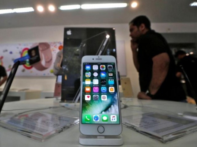 An iPhone is seen on display at a kiosk at an Apple reseller store in Mumbai, India, January 12, 2017. PHOTO: REUTERS