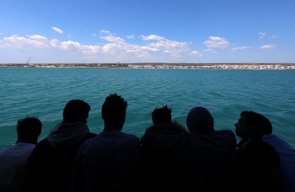 Migrants have a first glimpse of Europe aboard the former fishing trawler Golfo Azzurro, two days after they were rescued by the Spanish NGO Proactiva Open Arms in the central Mediterranean Sea, as they arrive at the port of Pozzallo in Sicily. PHOTO: REUTERS