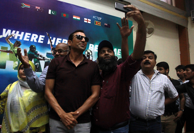 icc champions trophy makes its rounds around karachi