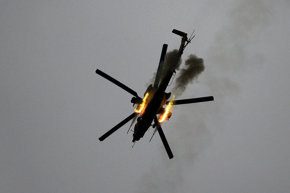 An Iraqi Air Force helicopter fires missiles against Islamic State militants during a battle in Mosul, Iraq. PHOTO: REUTERS