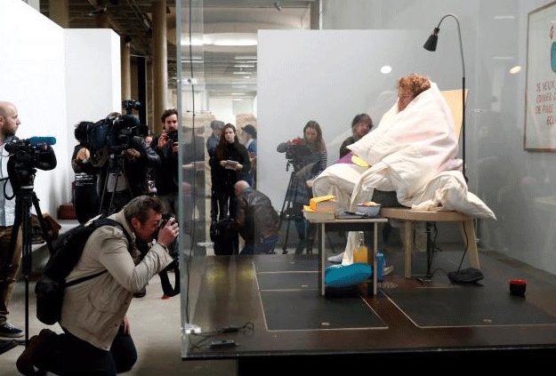 French artist Abraham Poincheval is seen in a vivarium on the first day of his performance in an attempt to incubate chicken eggs, which takes from 21 to 26 days, at the Palais de Tokyo Museum in Paris, France, March 29, 2017. PHOTO: REUTERS