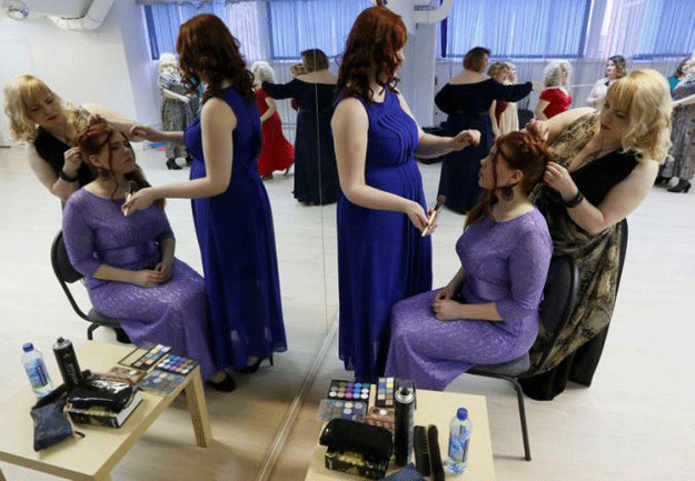 Models of the SibPlus Models agency and participants of the Miss Doughnut beauty competition prepare before a rehearsal in Krasnoyarsk, Siberia, Russia March 4, 2017. PHOTO: REUTERS