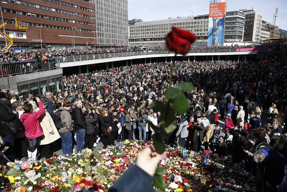 People attend a memorial ceremony at Sergels Torg plaza in Stockholm, close to the point where a truck drove into a department store two days before. Four people died and fifteen were injured when a truck plunged into a crowd at a busy pedestrian street in the Swedish capital. PHOTO: REUTERS