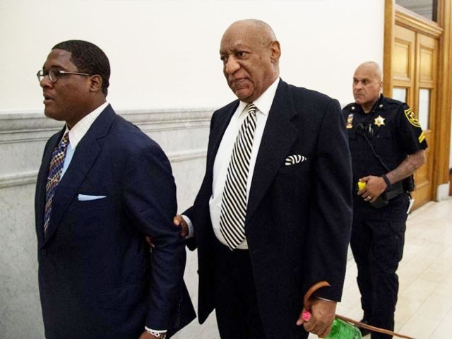 Actor Bill Cosby (C) leaves for a lunch break during a hearing for his upcoming sexual assault trial at Montgomery County Courthouse in Norristown, Pennsylvania, U.S., April 3, 2017. REUTERS/Clem Murray/Pool 