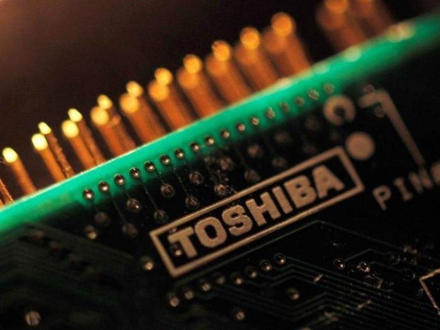 Apple eyes backing Hon Hai bid for Toshiba chip unit  