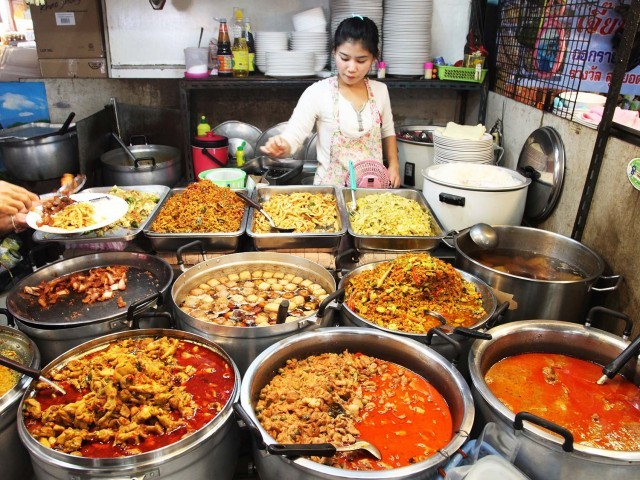 Αποτέλεσμα εικόνας για Bangkok bans its roadside stalls selling world’s best street food