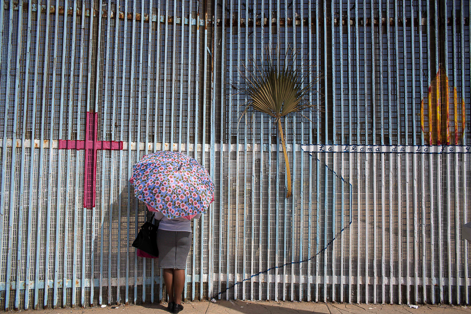 A woman talks to a relative through the border fence during the holiday weekend near the US-Mexico border in Playas de Tijuana, Tijuana, northwestern Mexico. PHOTO: AFP