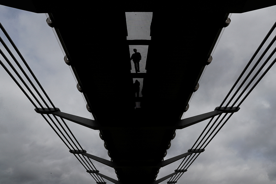 Pedestrians cross the Millenium Bridge in central London, Britain. PHOTO: REUTERS