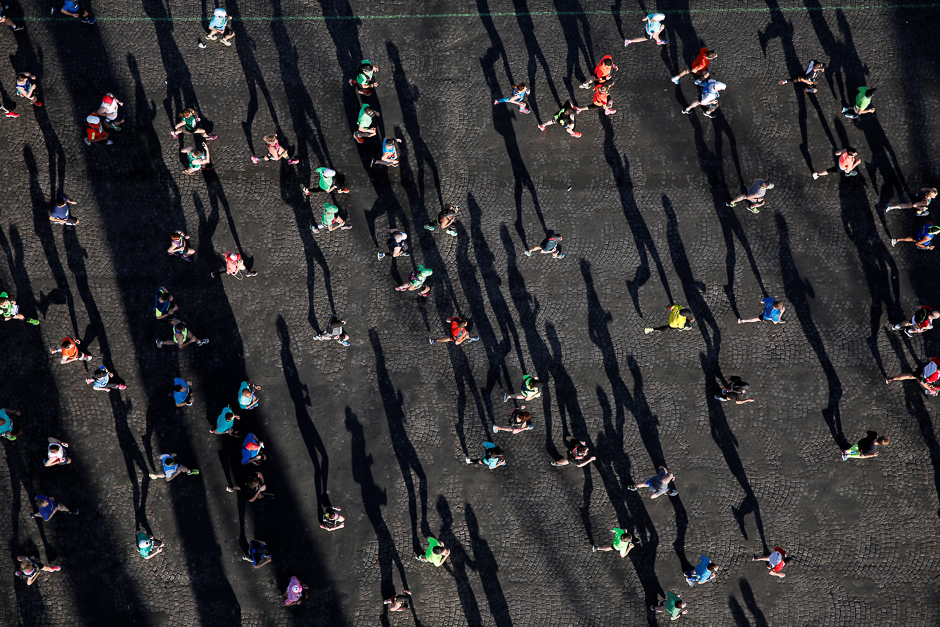Competitors run down the Champs Elysees below the Arc de Triomphe at the start of the 41st Paris Marathon in Paris, France. PHOTO: REUTERS