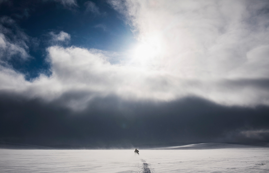 The photo shows a local Sami, Mathis Andreas, riding his snow scooter at the Finnmark county, located in the northeastern part of Norway. It's the 