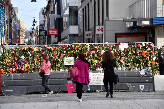  Flowers are seen on a fence by Ahlens department store following Friday's attack in central Stockholm, Sweden, April 9, 2017.  PHOTO: REUTERS