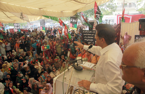 The Chief Minister of Sindh Murad Ali Shah addressing the PPP workers. PHOTO: ATHAR KHAN