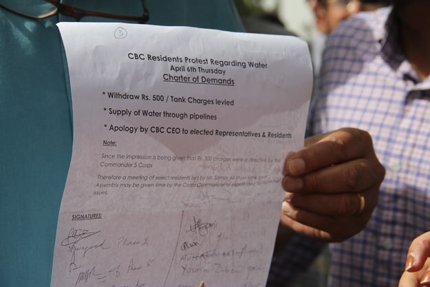 The residents had three demands - the supply of water, the abolishment of the extra water tax and an apology from the CBC CEO. PHOTO: AYESHA MIR/EXPRESS