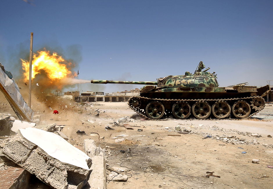 Members of the Libyan National Army (LNA), also known as the forces loyal to Marshal Khalifa Haftar, fire a tank during fighting against militants in Benghazi's Al-Hout market area. PHOTO: AFP