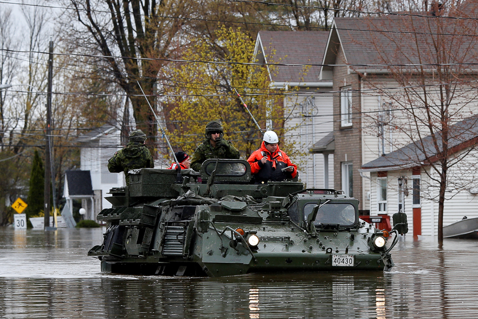 Canadian soldiers inspect a flooded residential area in Gatineau, Quebec, Canada. PHOTO: REUTERS