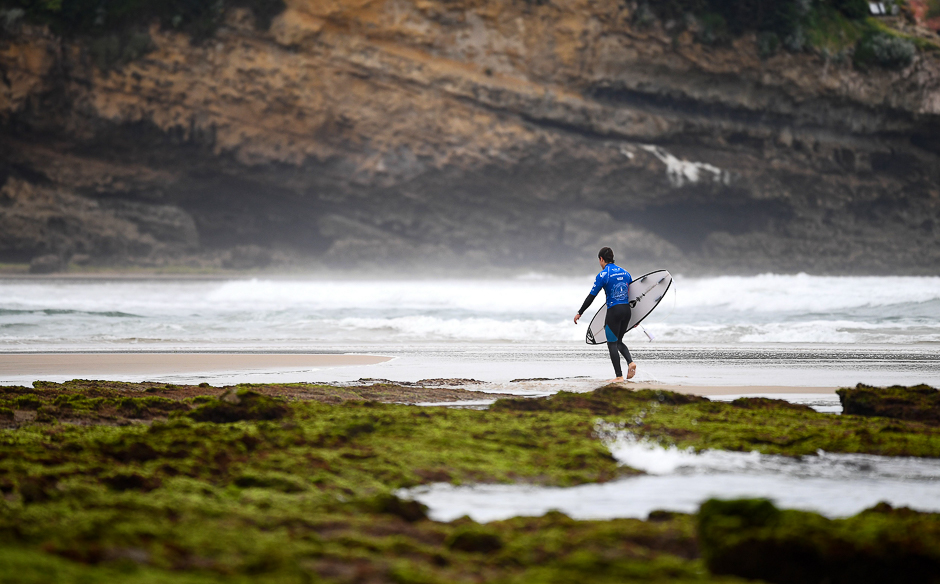 A surfer arrives for heats Round 1 on May 23, 2027 in Biarritz, southwestern France, during the 2017 ISA World Surfing Games. PHOTO: AFP
