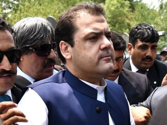 Hassan Nawaz appears before JIT with relevant documents