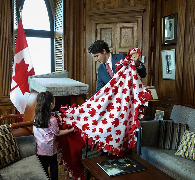Bella (L) and Prime Minister Justin Trudeau (R) build a pillow fort together at his office PHOTO: CBC KIDS/FACEBOOK 