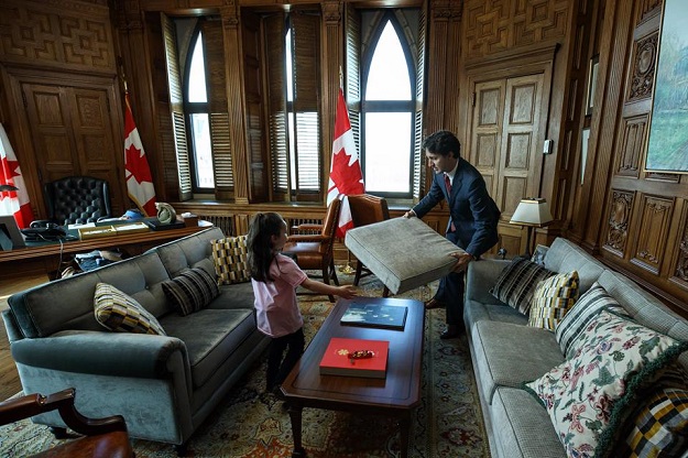 Bella (L) and Prime Minister Justin Trudeau (R) build a pillow fort together at his office PHOTO: CBC KIDS/FACEBOOK 
