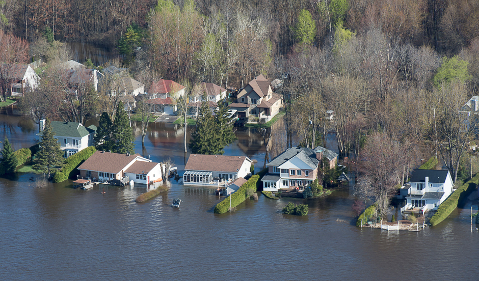 Flooded homes are seen from the air along the banks of the Ottawa River in Gatineau, Quebec, Canada. PHOTO: REUTERS