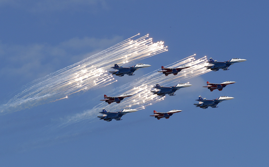 Russian army planes rehearse before the World War II anniversary in Moscow. PHOTO: REUTERS