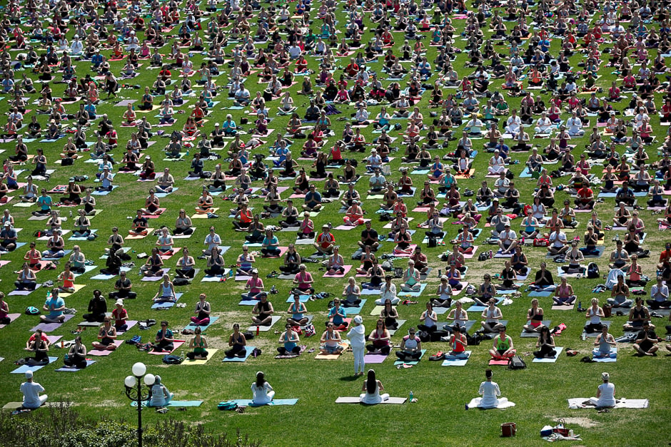 People take part in a weekly yoga class on the front lawn of Parliament Hill in Ottawa, Ontario, Canada. PHOTO: REUTERS