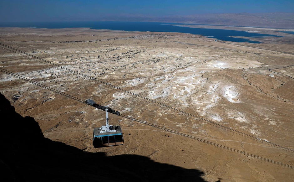 A picture shows a funicular on its way to the top of the ancient hilltop fortress of Masada in the Judean desert, overlooking the Dead Sea. PHOTO: REUTERS