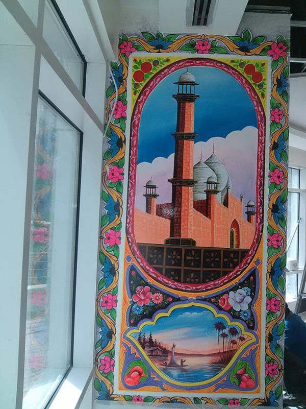A painting of the Badshahi Mosque in Lahore at Truck Adda. PHOTO: COUTRESY TEAM PHOOLJEE
